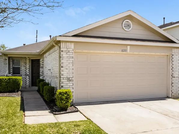 8215 Radial Ct, Rosharon, TX 77583
