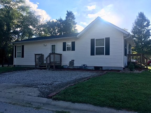 3rd image of 1144 Prickett Ave