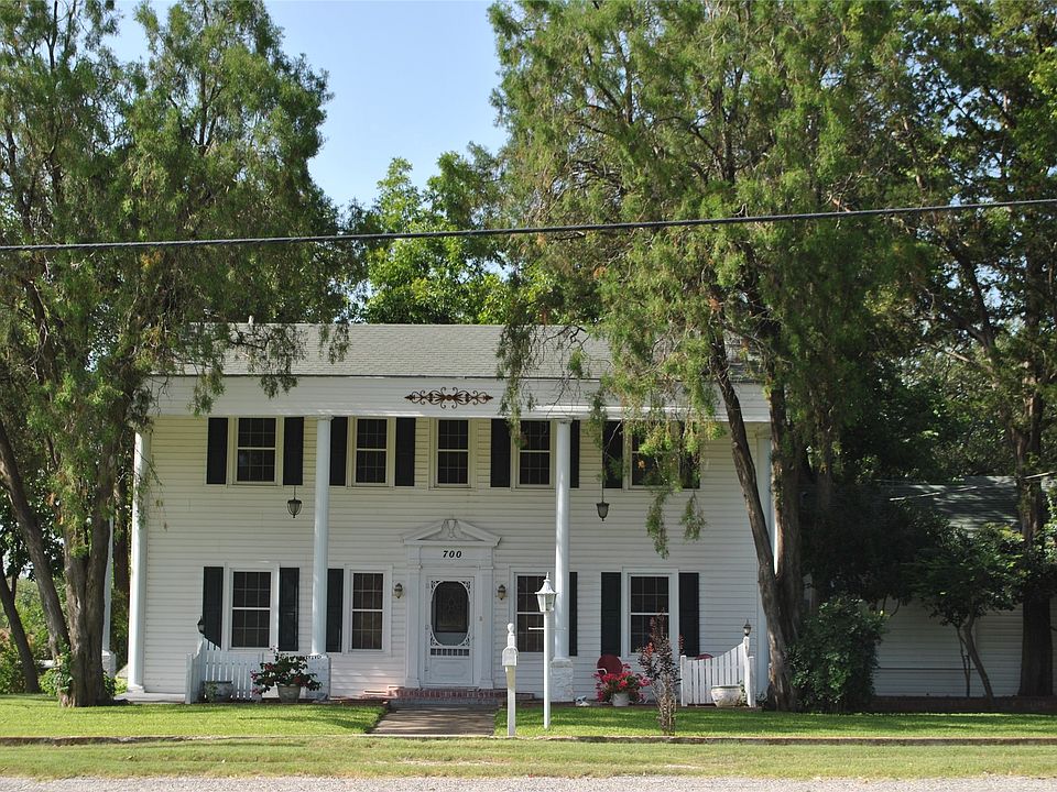 1st image of 700 W Wrights Ave