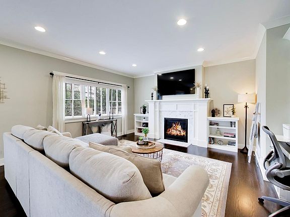4th image of 5608 N Fairview Ave
