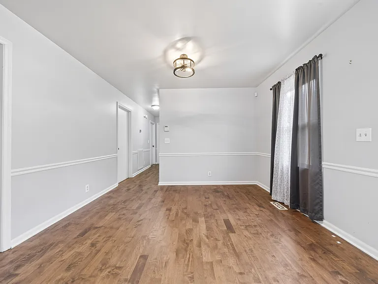 3918 Ashley Dr — Photo 2