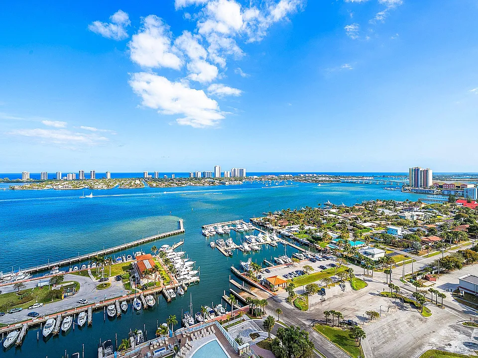 220 Lake Shore Dr #1209