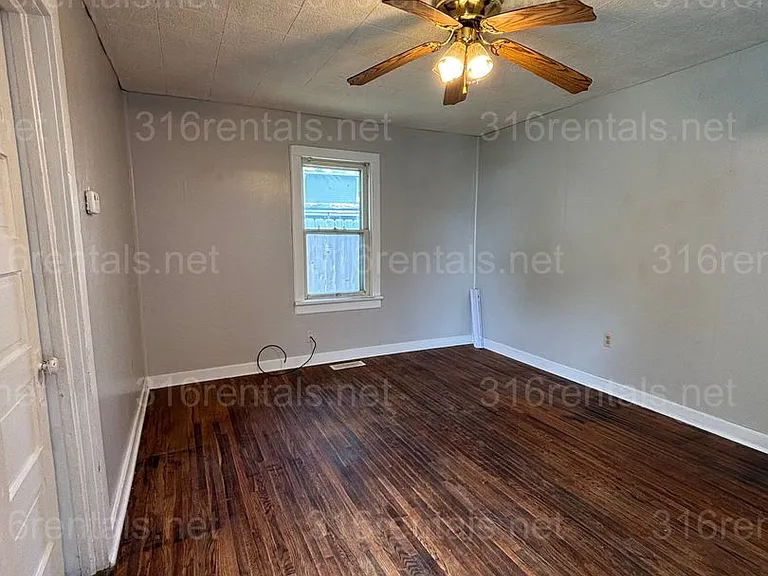106 S Arthur St — Photo 9