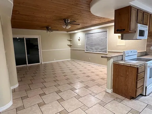 3409 N 88th Dr — Photo 10