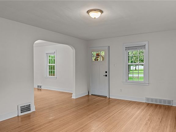 3rd image of 1138 Jarrett Dr