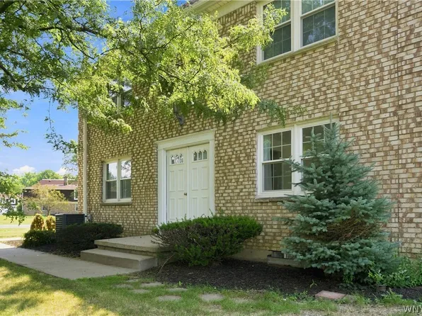 90 Carriage Dr APT 8, Orchard Park, NY 14127