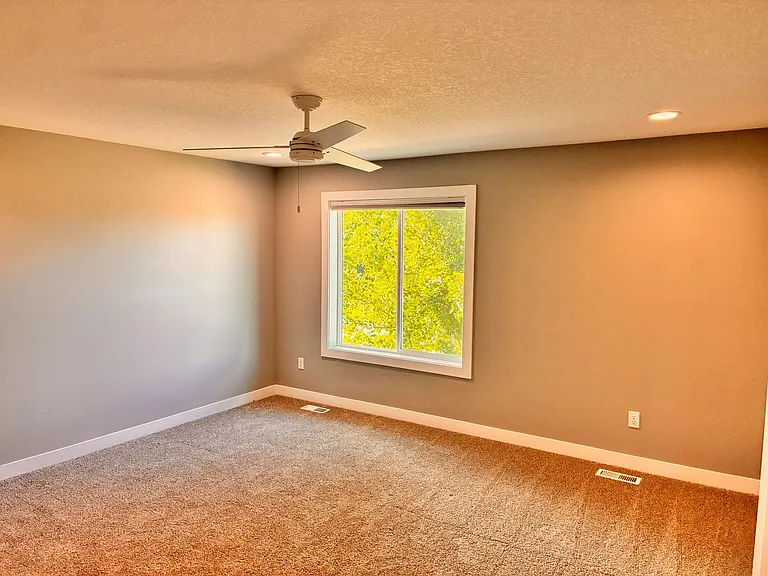 750 SE Westown Pkwy — Photo 22