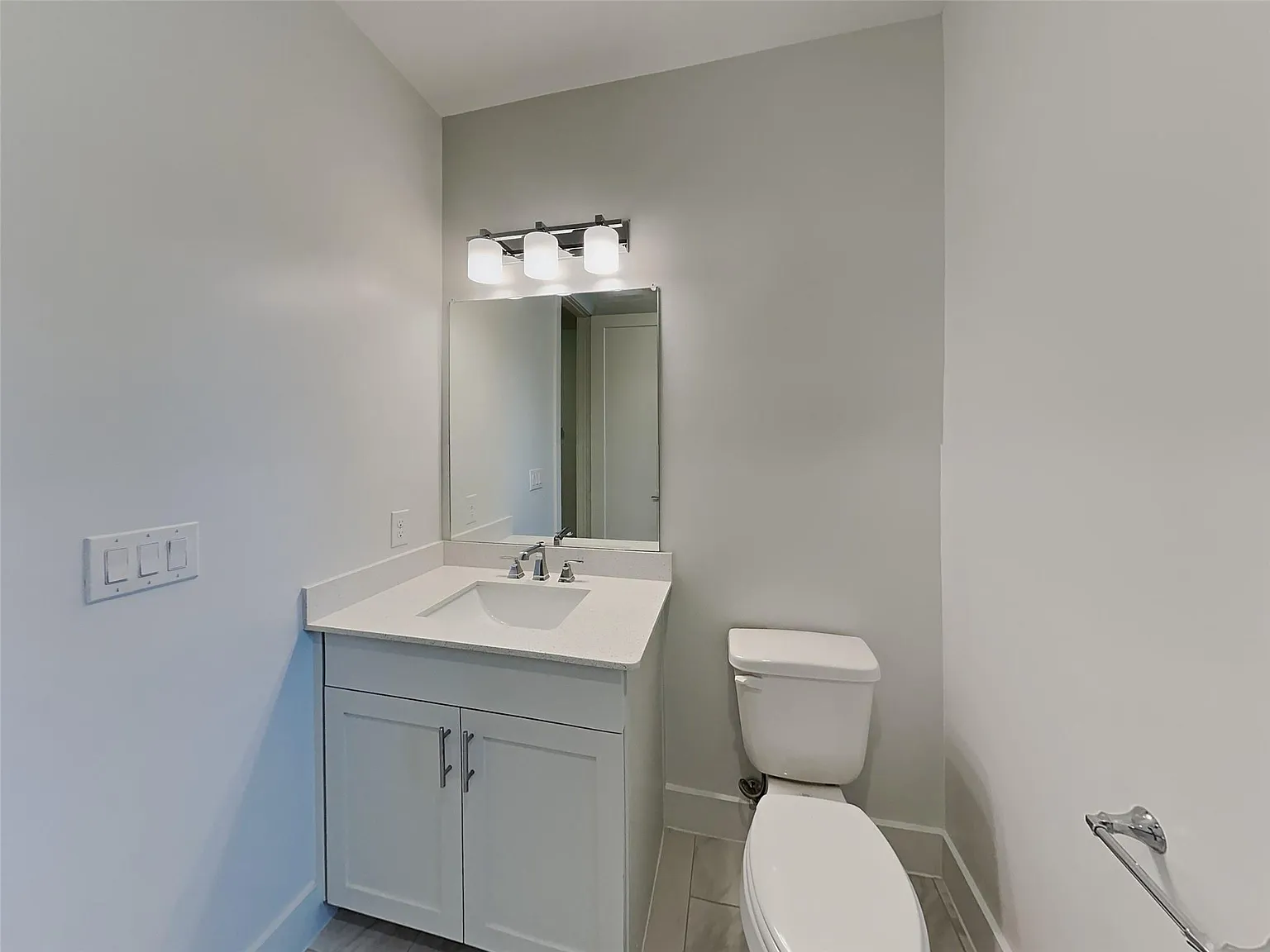 3 bed, 2.5 bath, 2242 sqft, $3,849 — Photo 2