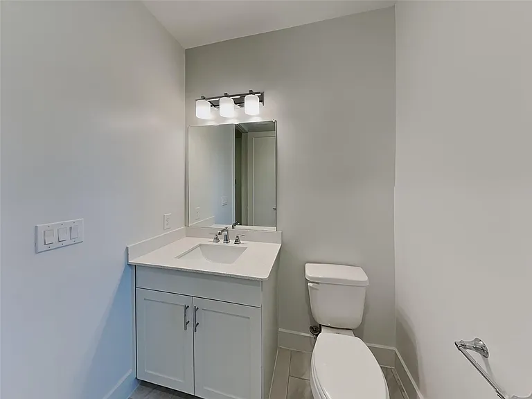 2343 Vagas St — Photo 2