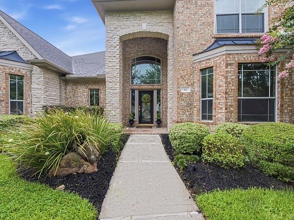3rd image of 14 Bentley Park Ct