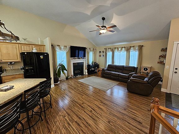 2nd image of 2925 S Emperors Cir