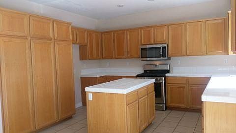 Kitchen lots of cabinet space. Self cleaning convection bake oven and microwave