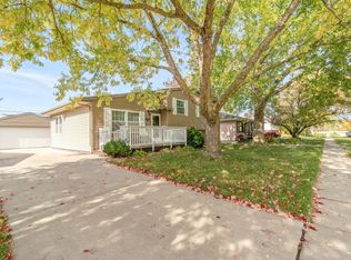 2542 Gloria Dr, Waterloo, IA 50701