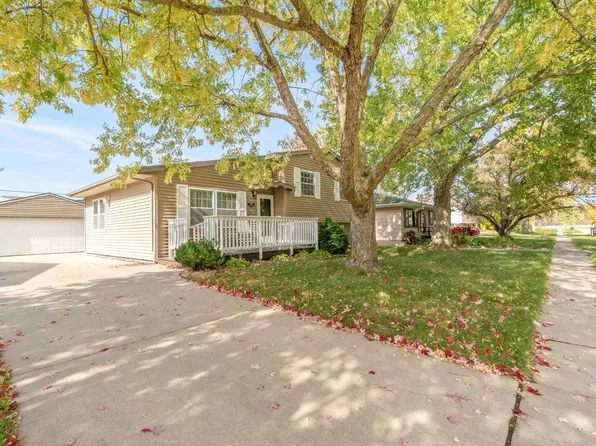 2542 Gloria Dr, Waterloo, IA 50701