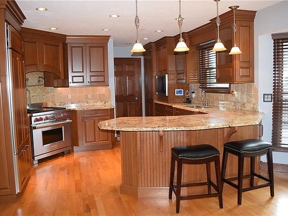 3rd image of 3773 Amhurst Dr
