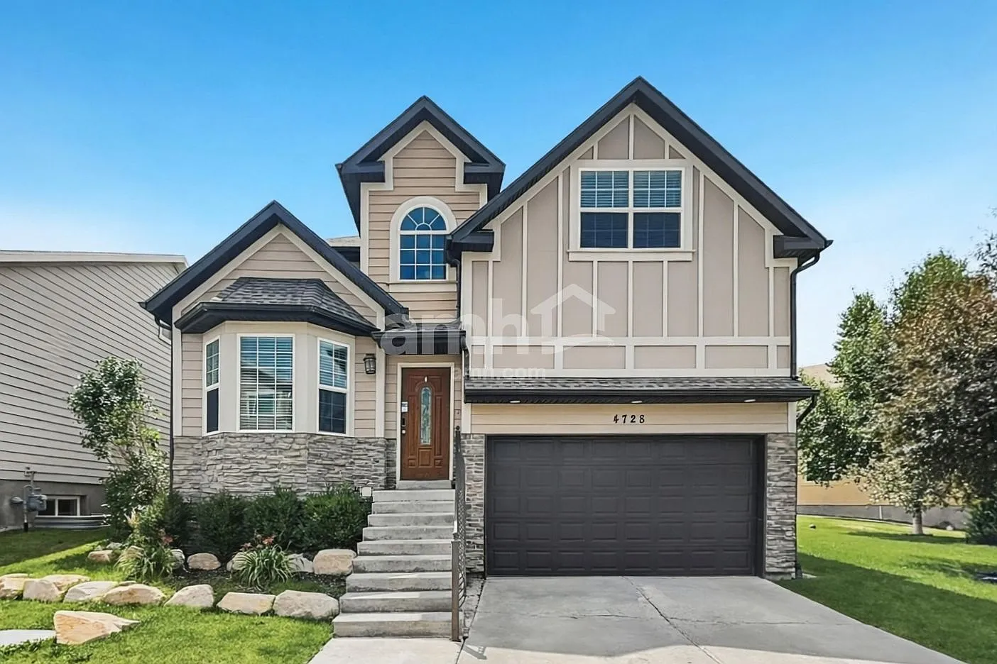 4 bed, 3.5 bath, 2735 sqft, $2,555 — Photo 1