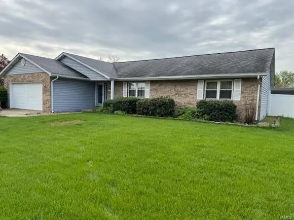 320 Erin Dr, Fairview Heights, IL 62208