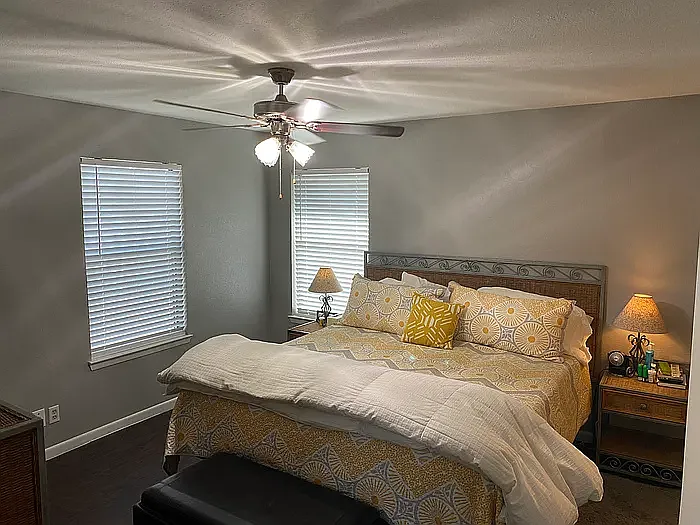 1305 E Main St — Photo 11