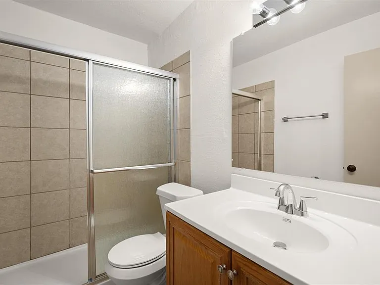 1010 W 23rd St #3 — Photo 9