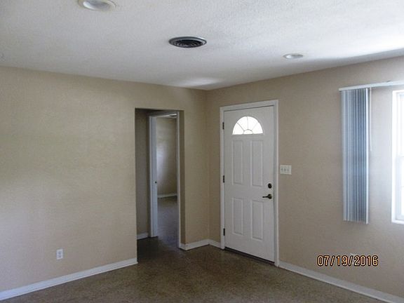2nd image of 297 Warwick Ave
