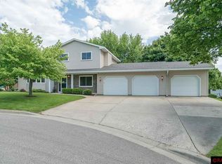 105 Linda Ct, Eagle Lake, MN 56024