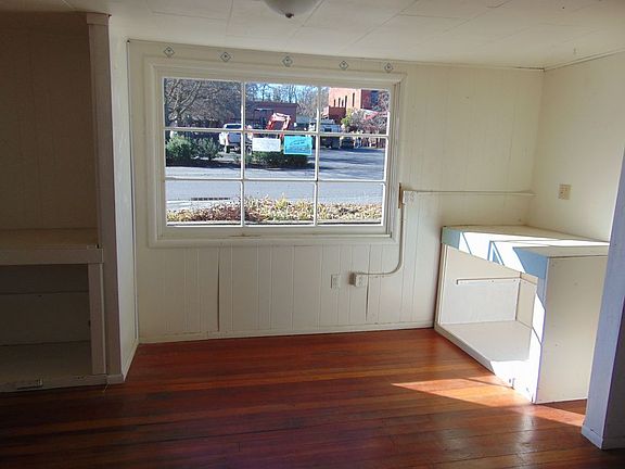 3rd image of 175 E C St