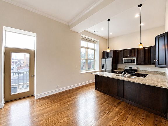 4th image of 1470 W Carmen Ave #242