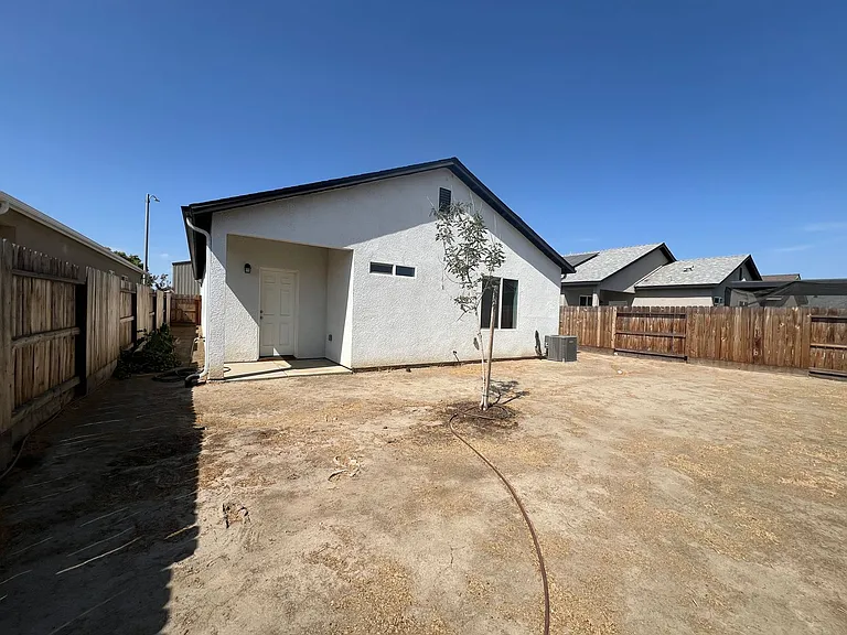 587 Sandtrap Ln — Photo 16