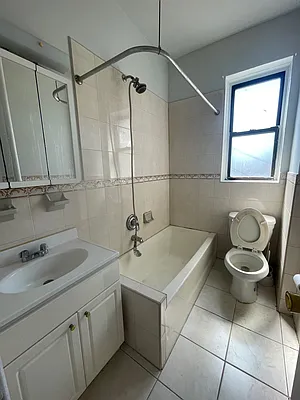 Rented by NYC LUXURY APT RENTALS CO LLC | media 4