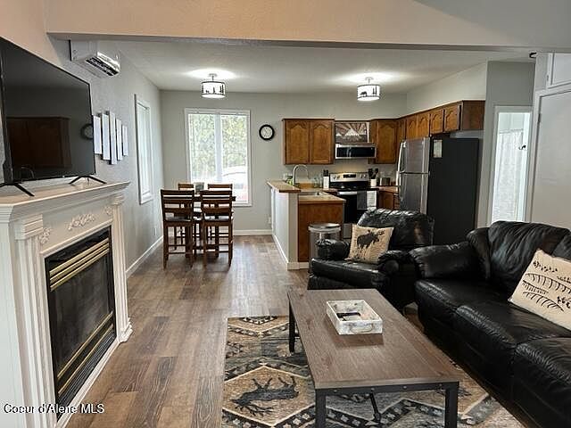 1st image of 13 Emerson Ln