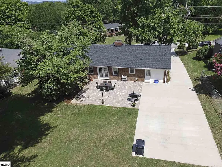 104 Mimosa Dr — Photo 2