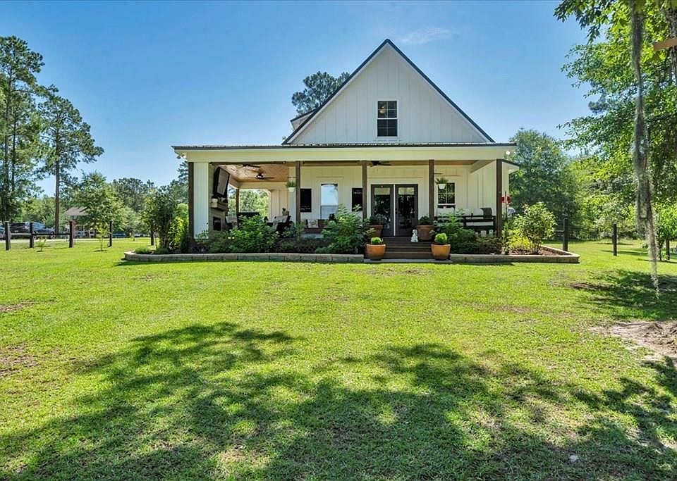 1st image of 104 Cove Rd