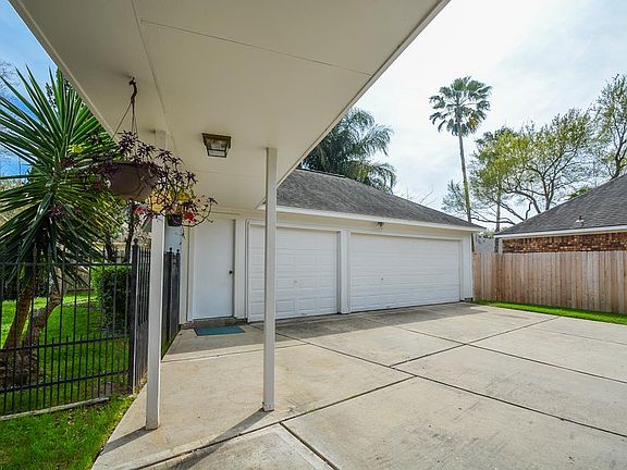 4th image of 4827 Durham Ln