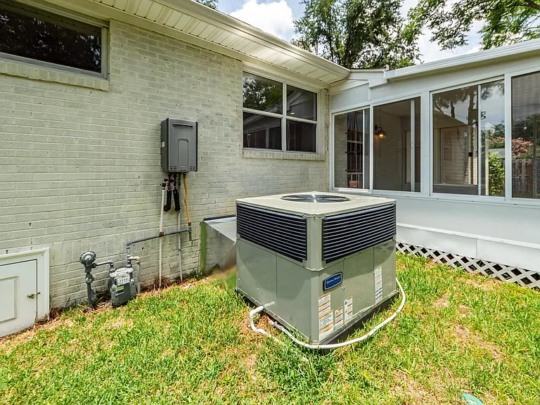 343 Cessna Ave — Photo 89