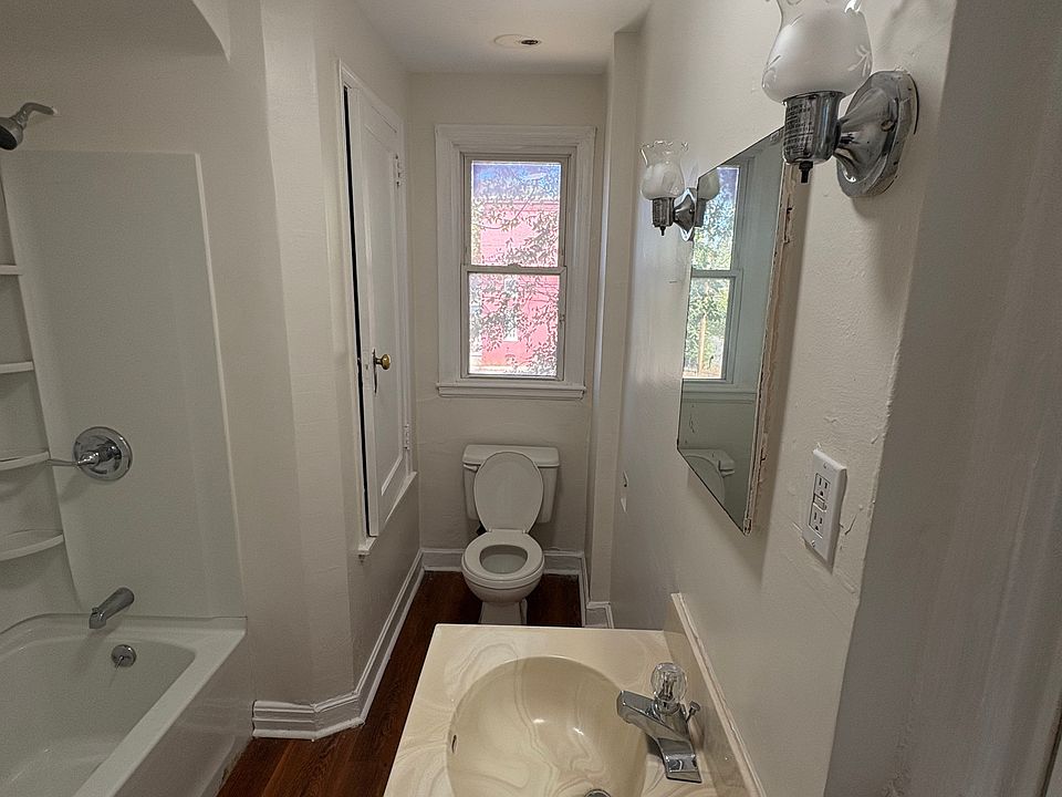 2nd image of 1600 Regina St #4