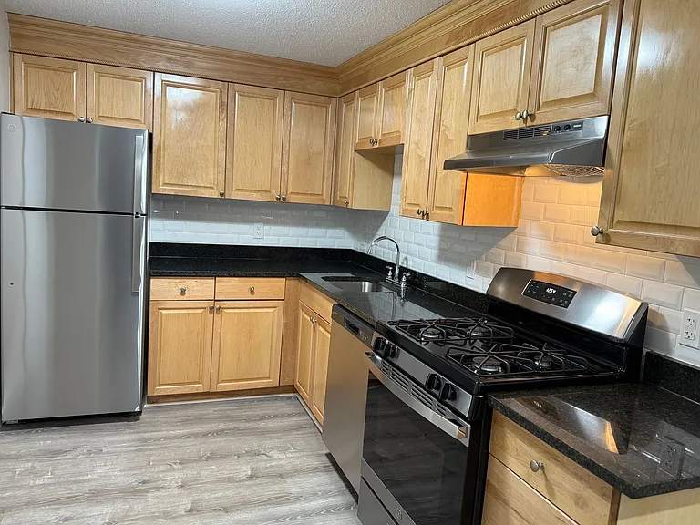 Pondsview Apartments — Photo 103