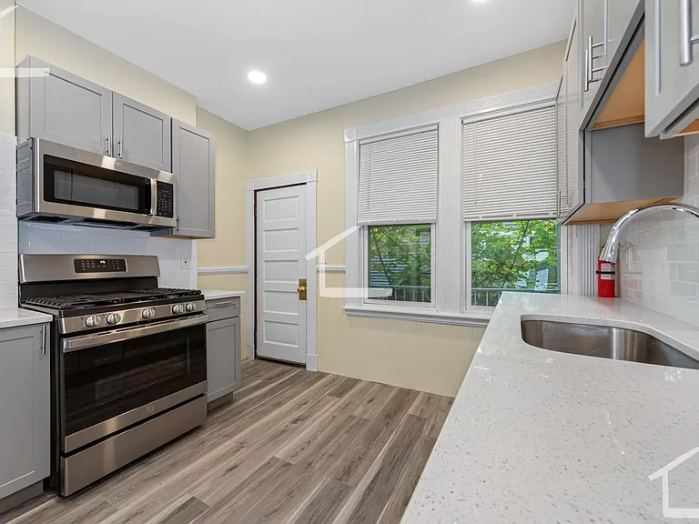 44 Brackett St #4A — Photo 7