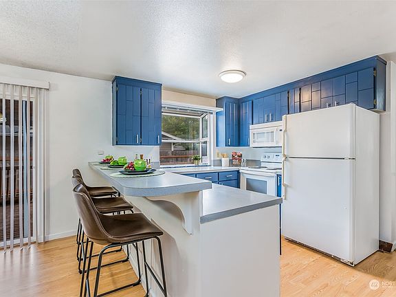 5th image of 14402 8th Avenue Ct S
