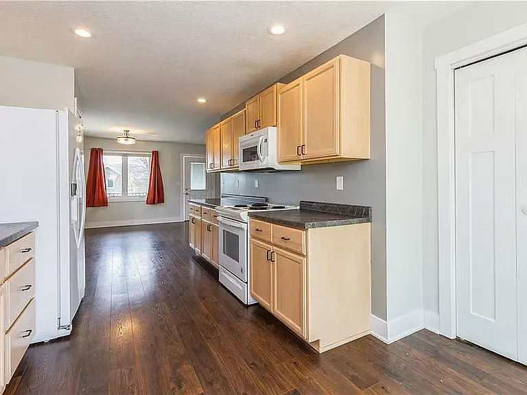 500 W 18th Pl — Photo 7