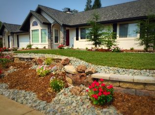 2207 Hope Ln, Redding, CA 96003