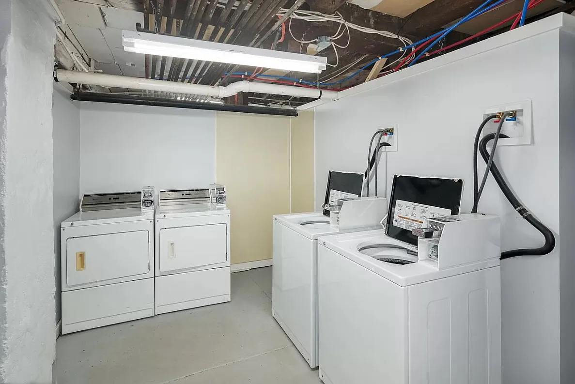Studio, 380 sqft, $1,050 — Photo 4