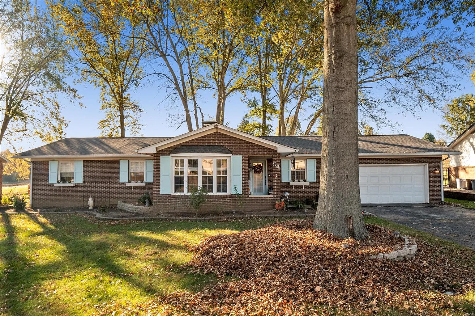 54 Lake Forest Dr photo 1