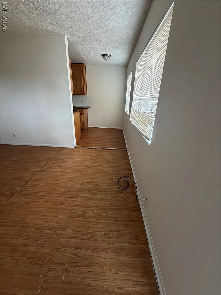 2 bed, 1.0 bath, 3008 sqft, $875 — Photo 4