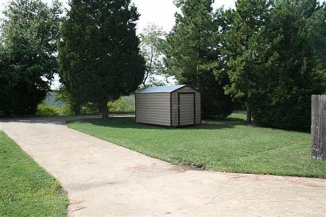 2nd image of 2407 Glenn Pl