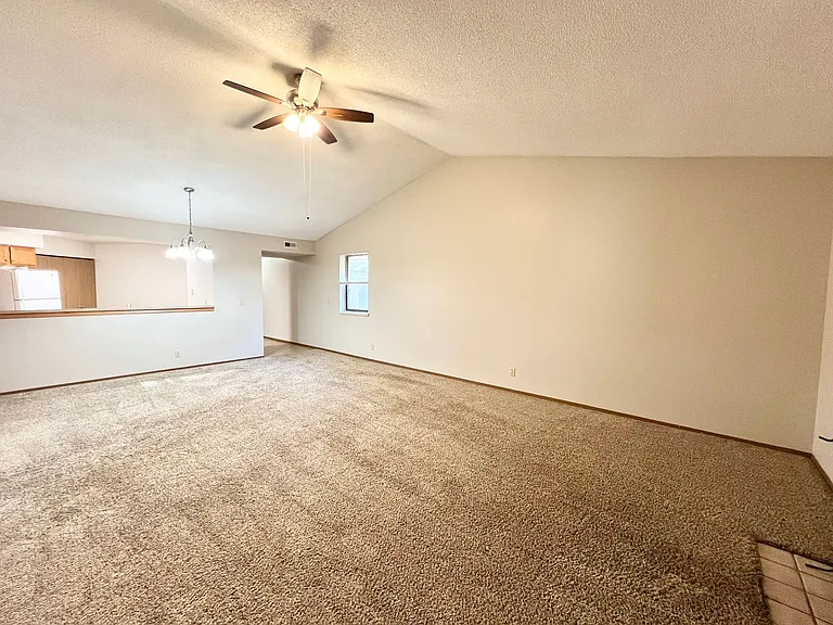 Oakridge Apartments — Photo 15