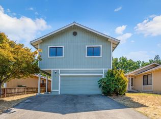 521 Capps Ln, Ukiah, CA 95482