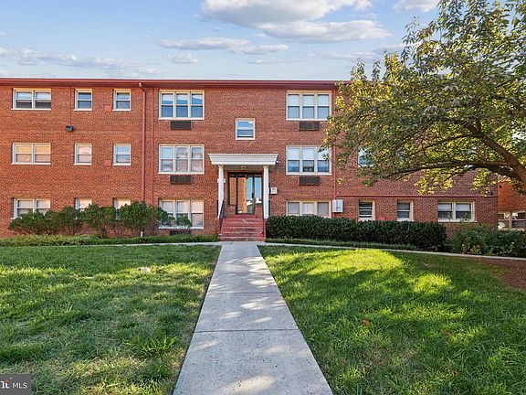 4th image of 2030 N Woodrow St APT 4