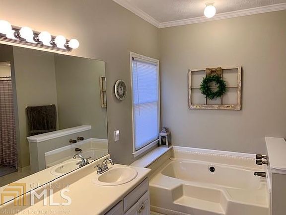 3rd image of 105 Maddoxwoods Dr