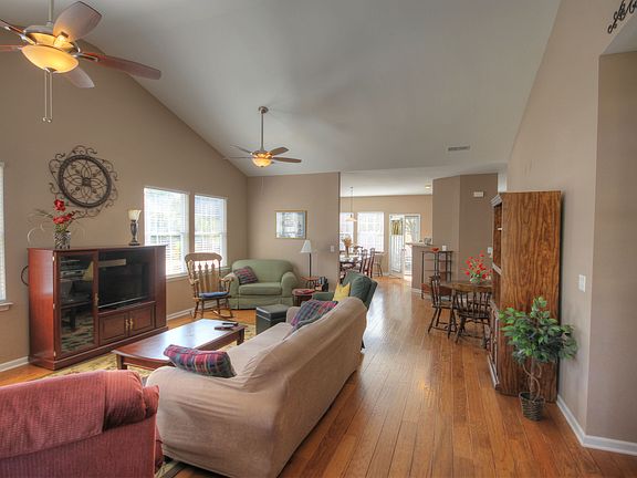 5th image of 186 Larissa Dr