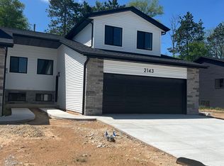 2143 Abbey Rd, New London, WI 54961